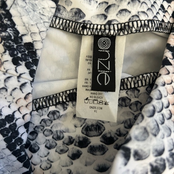 NWT Onzie Snakeskin Biker Shorts Size Small - Picture 4 of 5